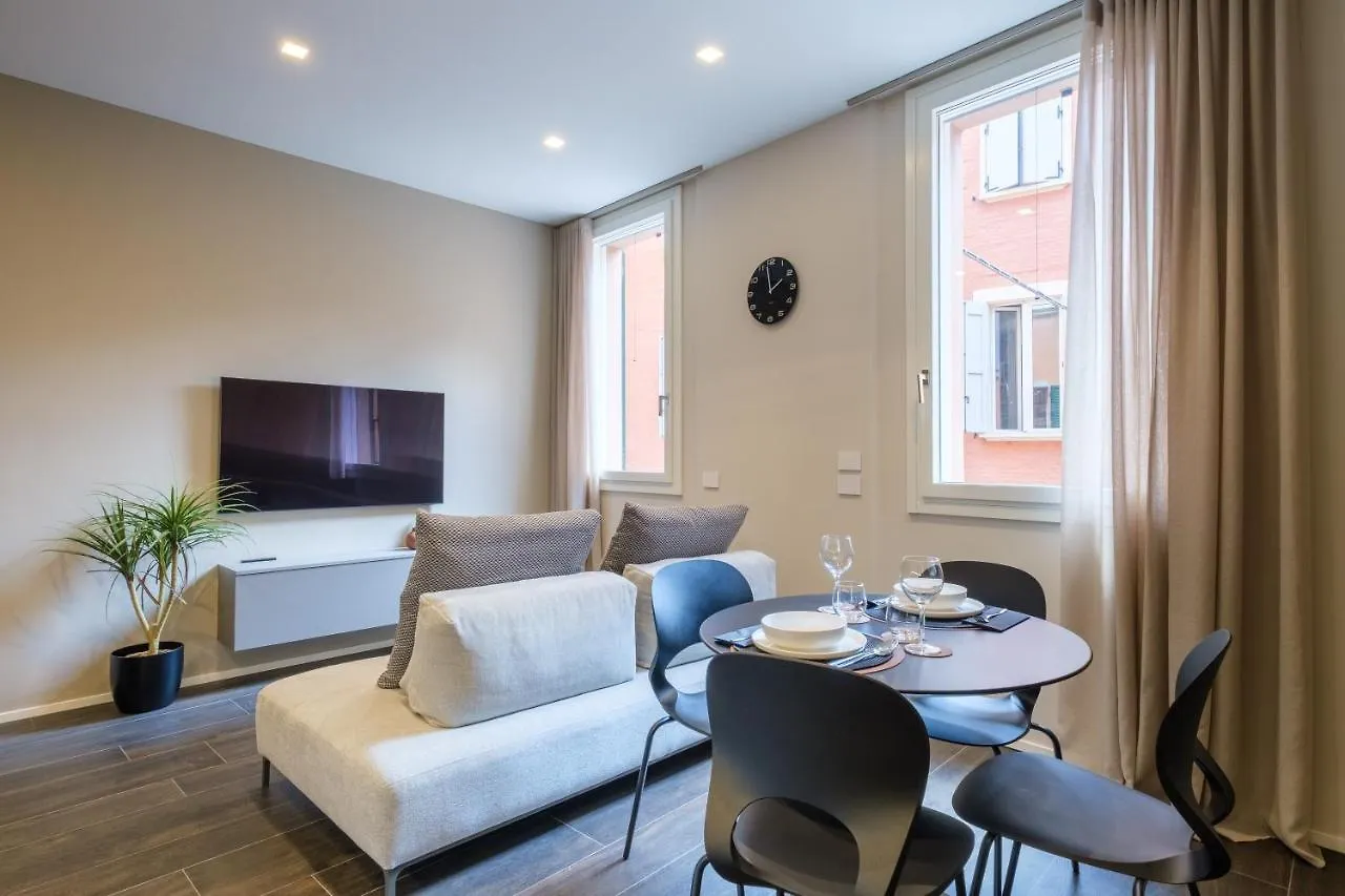 Apartment Golden Suite By Studio Vita Bologna Italy