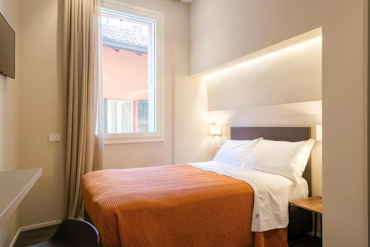 Golden Suite By Studio Vita Bologna 0*,